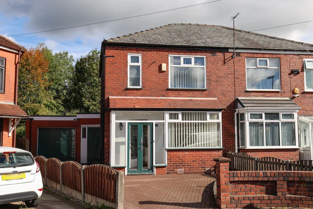 3 bed house for sale, Moss Avenue, Rochdale, OL16