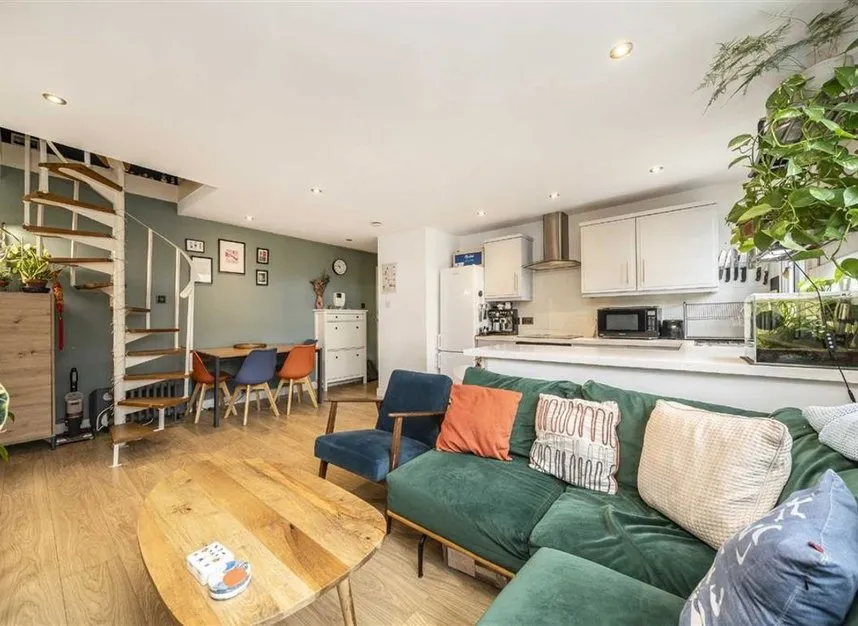 Mile End Road, Stepney Green, E1, photo 2