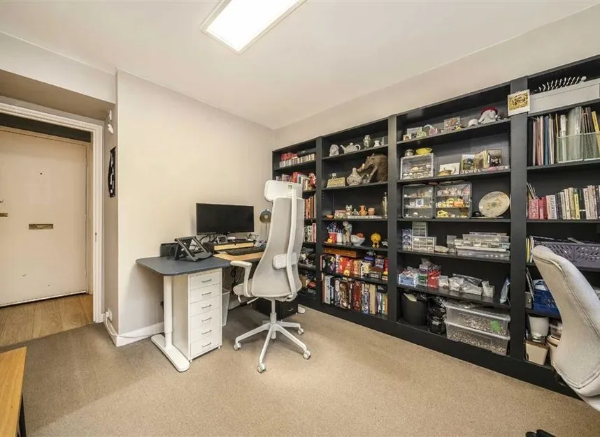 Mile End Road, Stepney Green, E1, photo 11