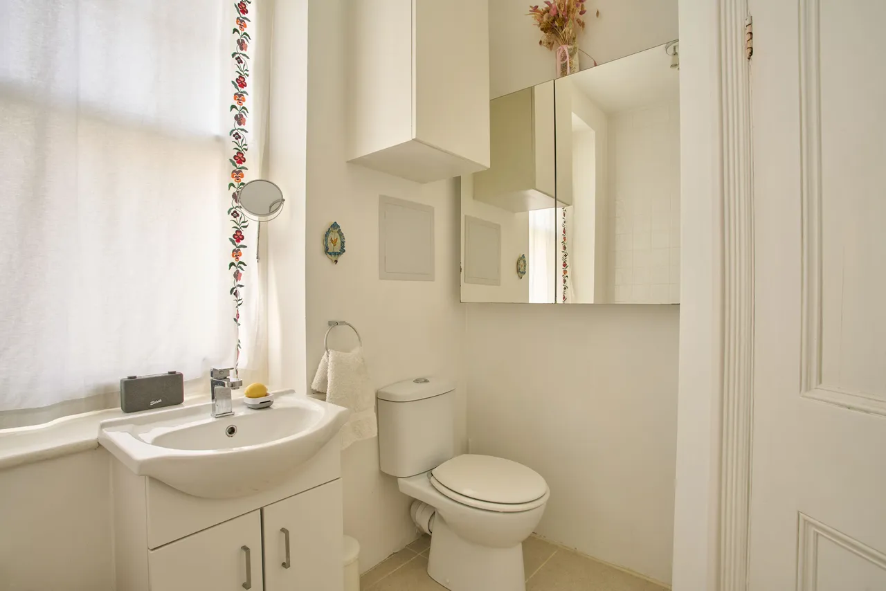 Sutton Lane North, London, W4, photo 11