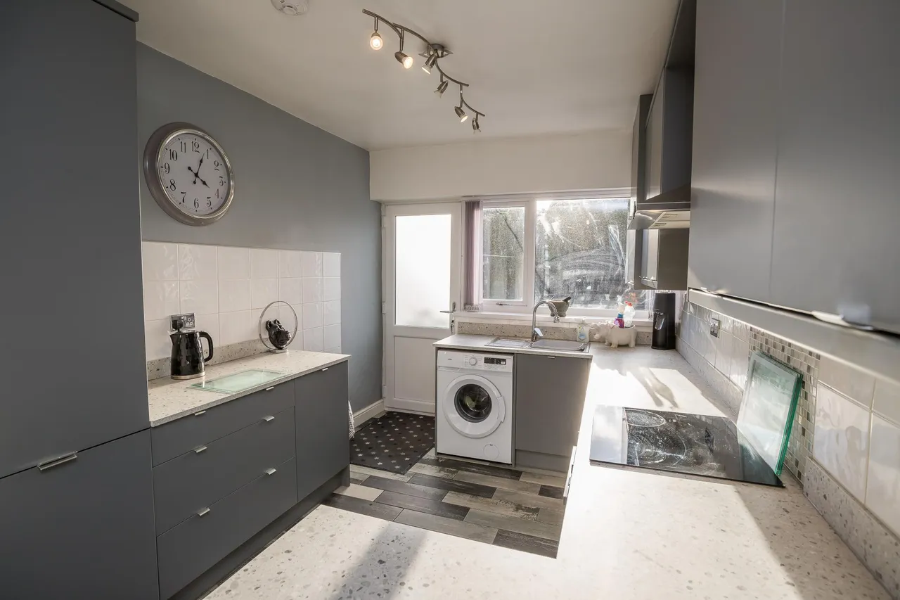 Cefn Road, Wrexham, LL13, photo 3