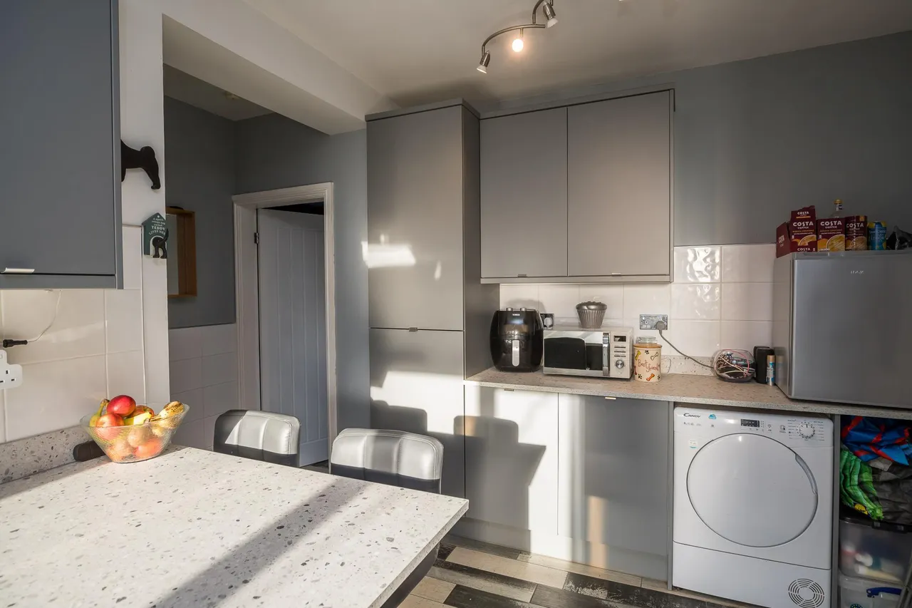 Cefn Road, Wrexham, LL13, photo 5