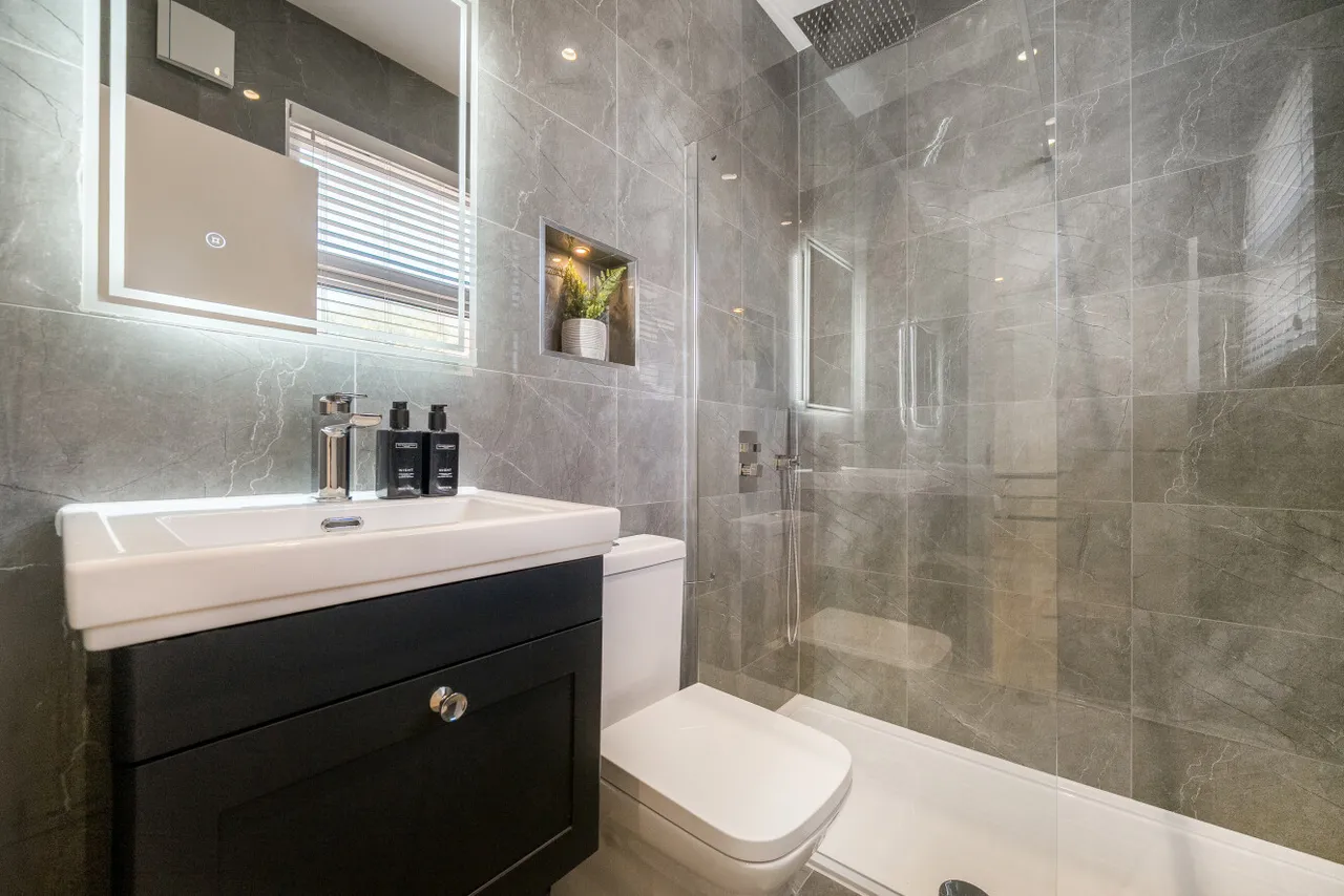 Durham Road, Raynes Park, London, SW20, photo 12