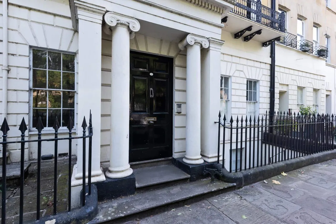 3 bed flat to rent, Grosvenor Place, Bath, BA1