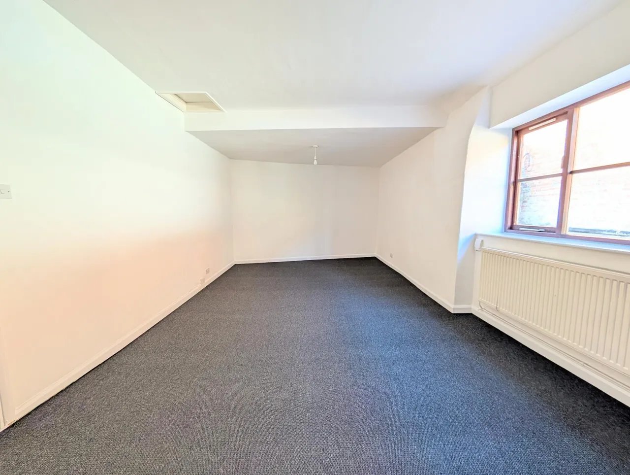 Market Hill, Rothwell, NN14, photo 6