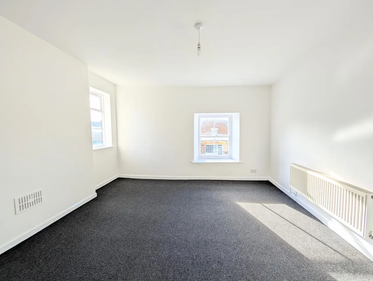 Market Hill, Rothwell, NN14, photo 7