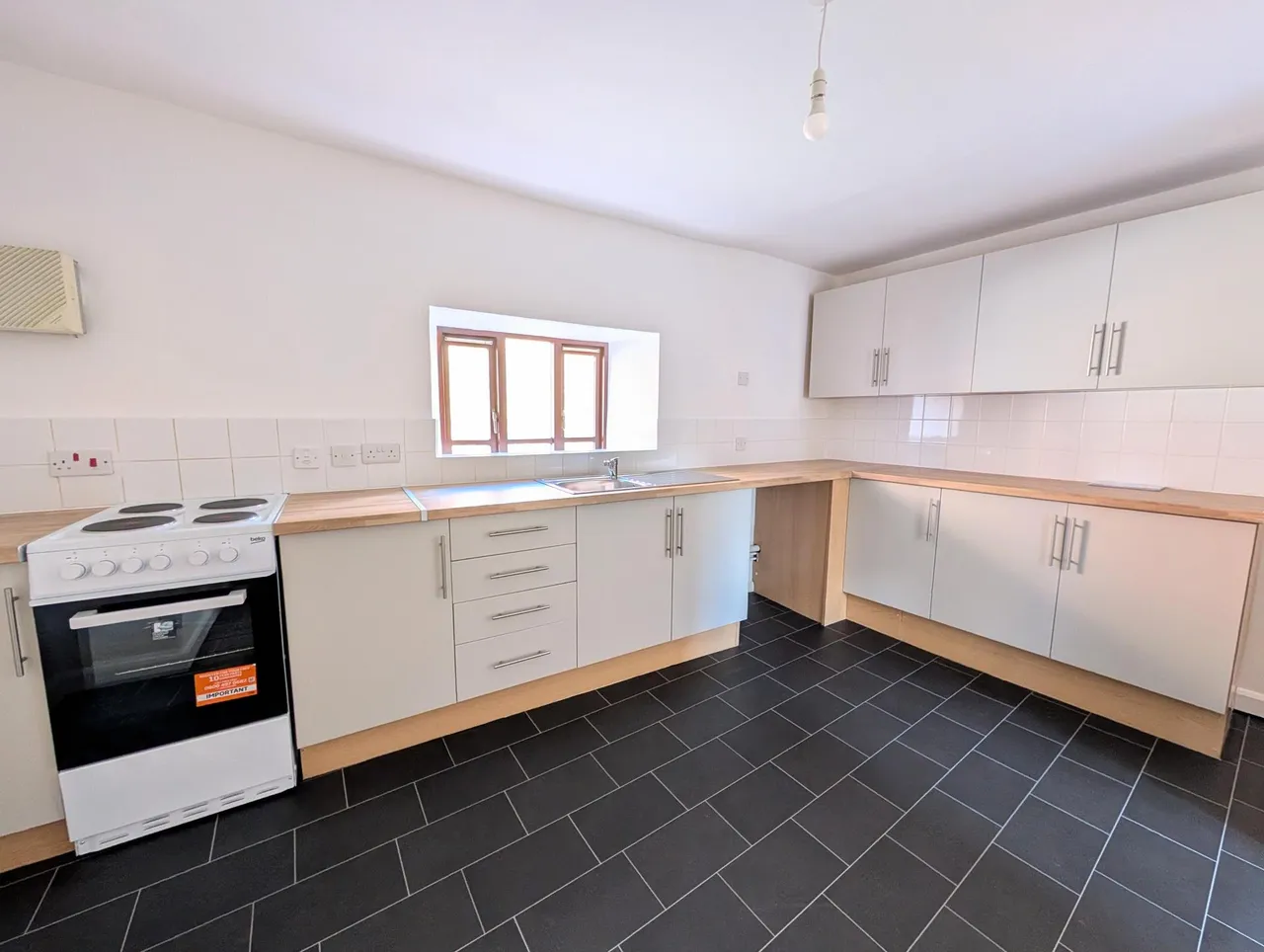 Market Hill, Rothwell, NN14, photo 4