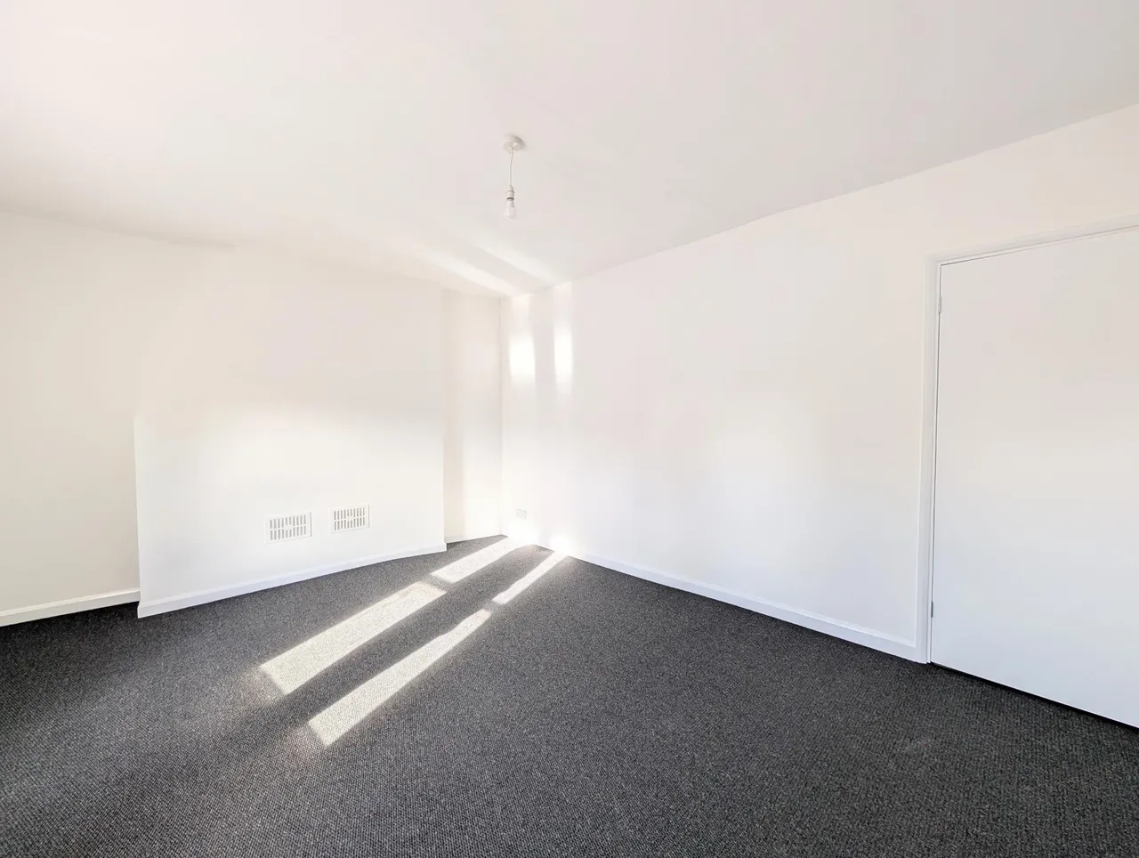 Market Hill, Rothwell, NN14, photo 8