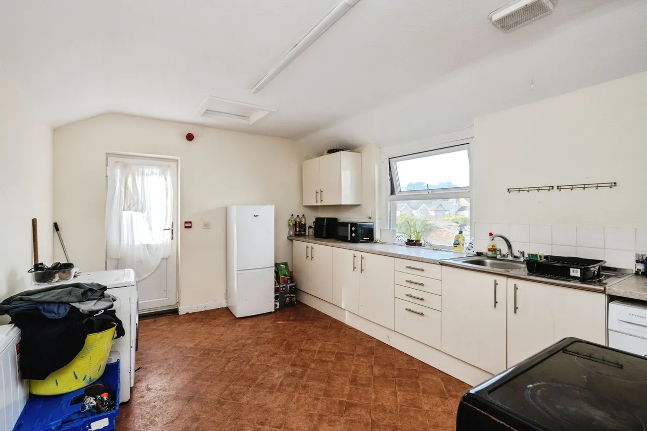 High Street, Gorseinon, SA4, photo 8