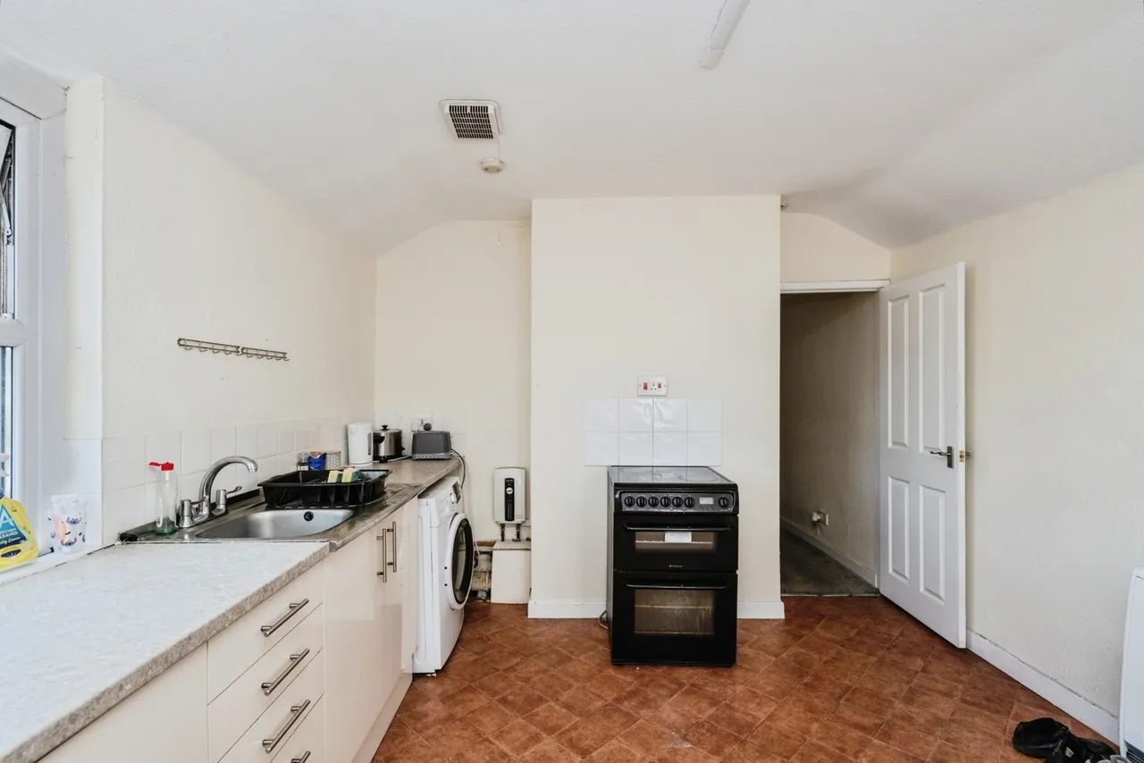 High Street, Gorseinon, SA4, photo 10