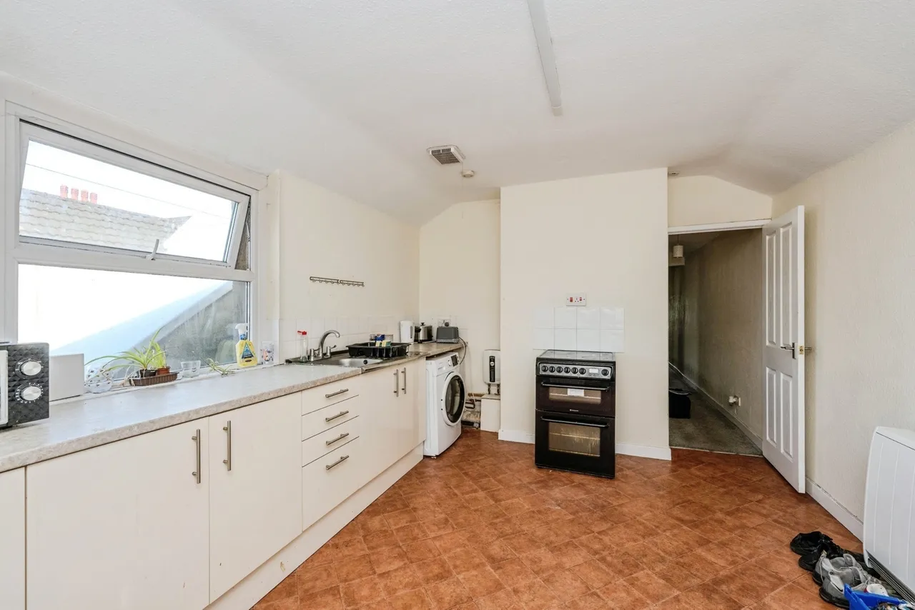 High Street, Gorseinon, SA4, photo 11