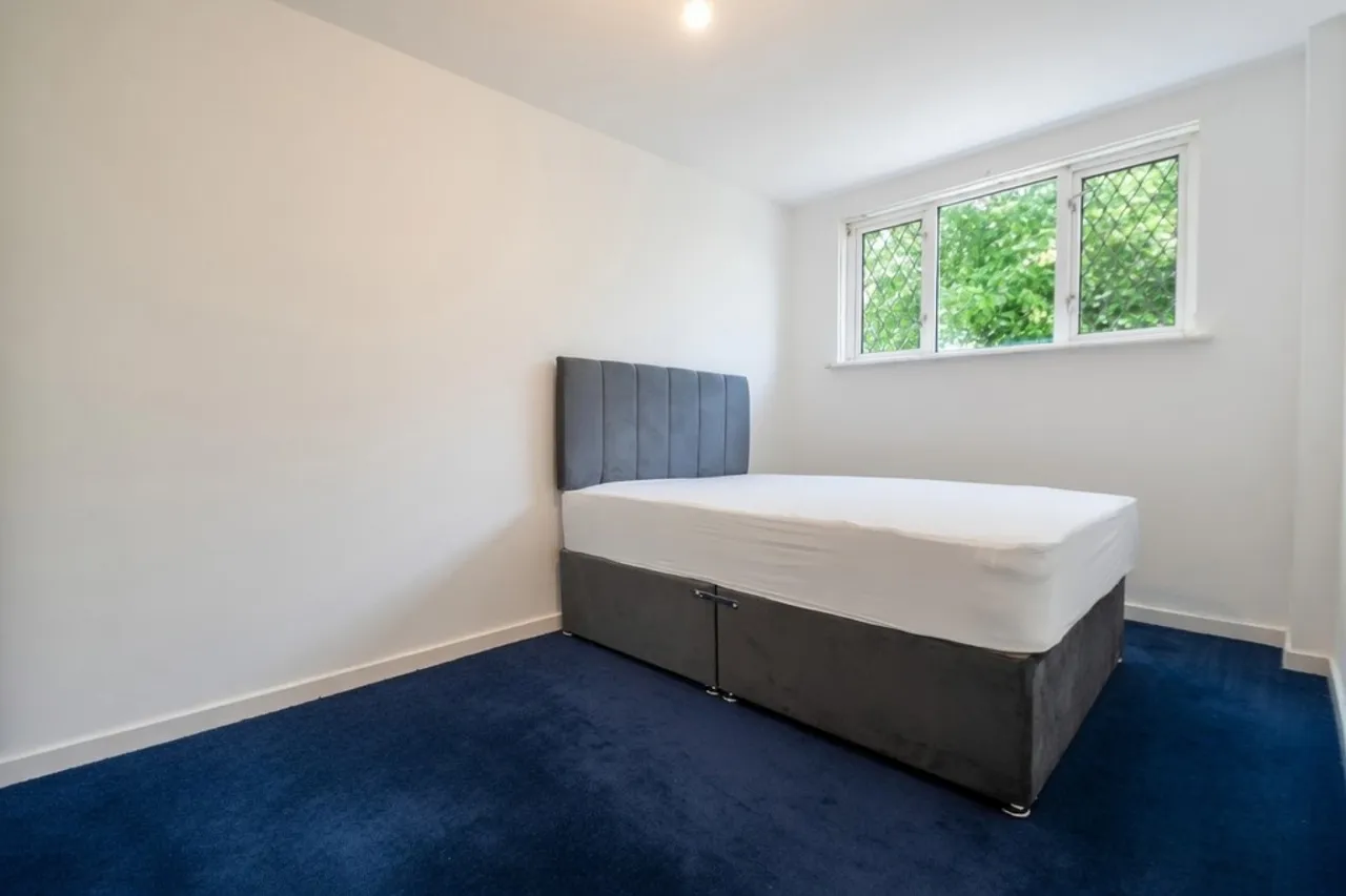 Sandy Drive, Feltham, photo 4