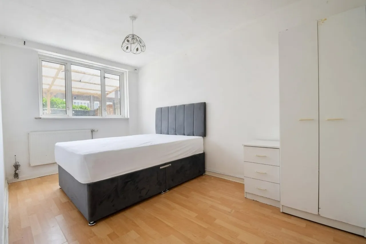 Sandy Drive, Feltham, photo 2