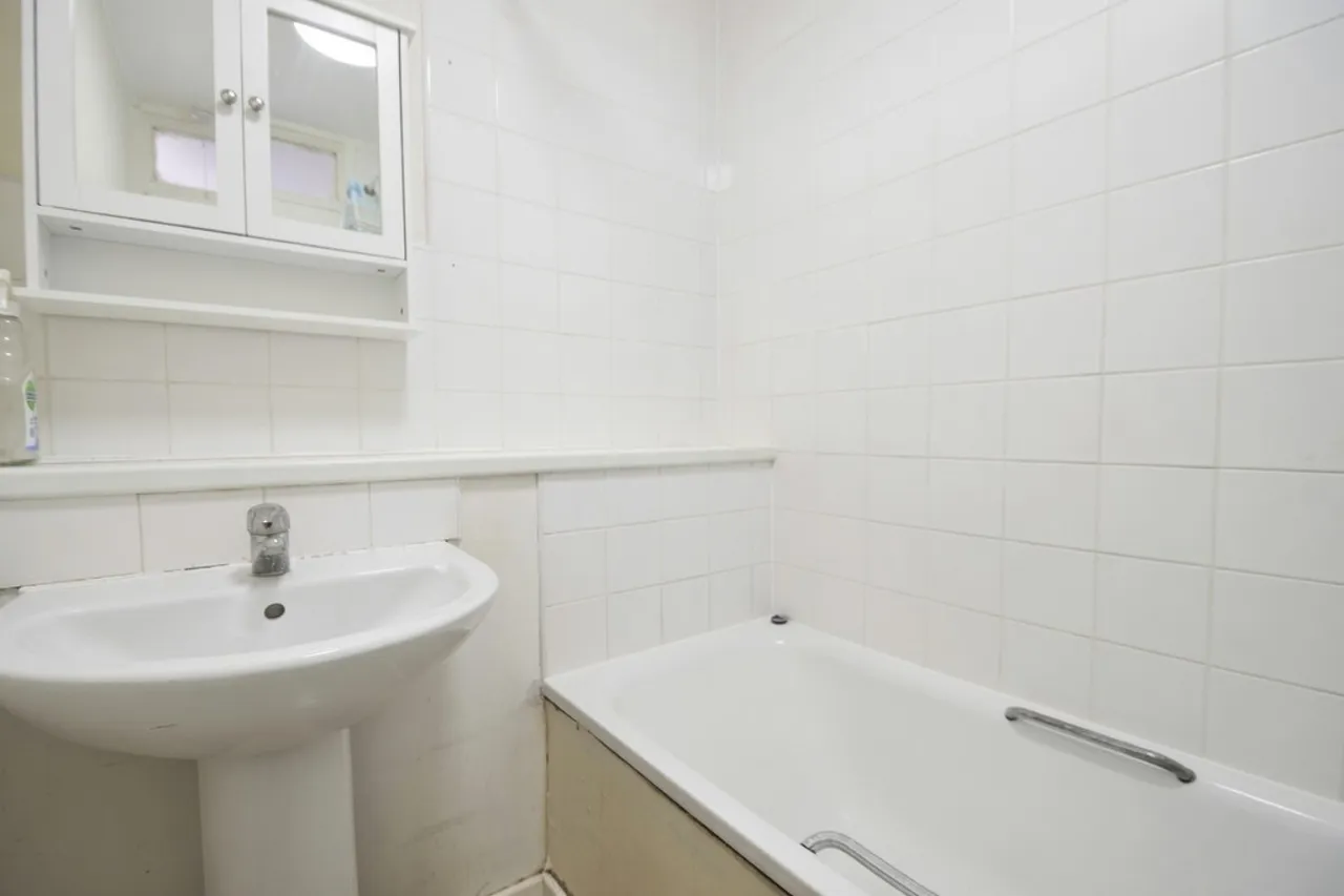 Sandy Drive, Feltham, photo 7