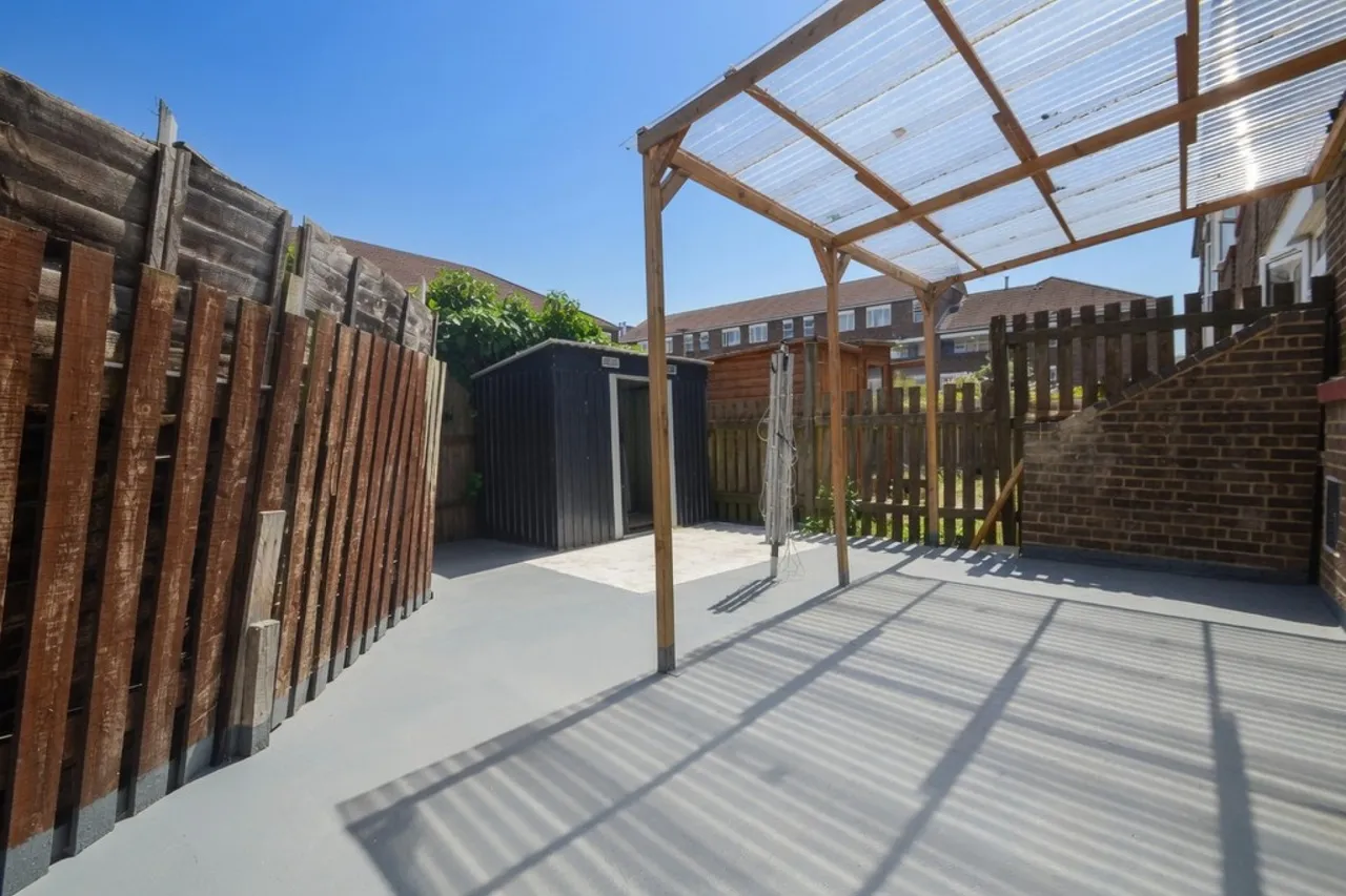 Sandy Drive, Feltham, photo 6