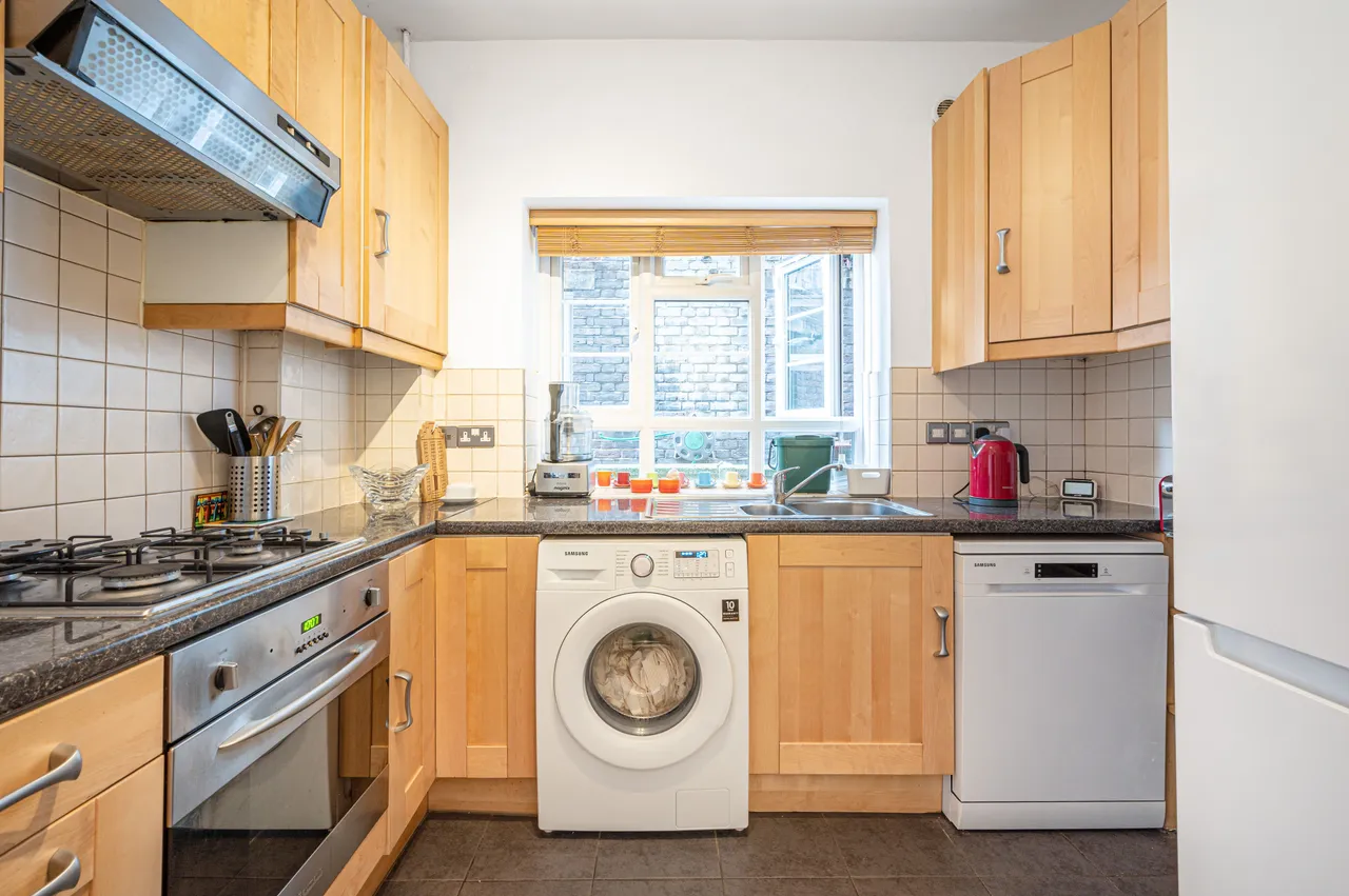 1 Canberra Court, 102 Fordwych Road, London, photo 4