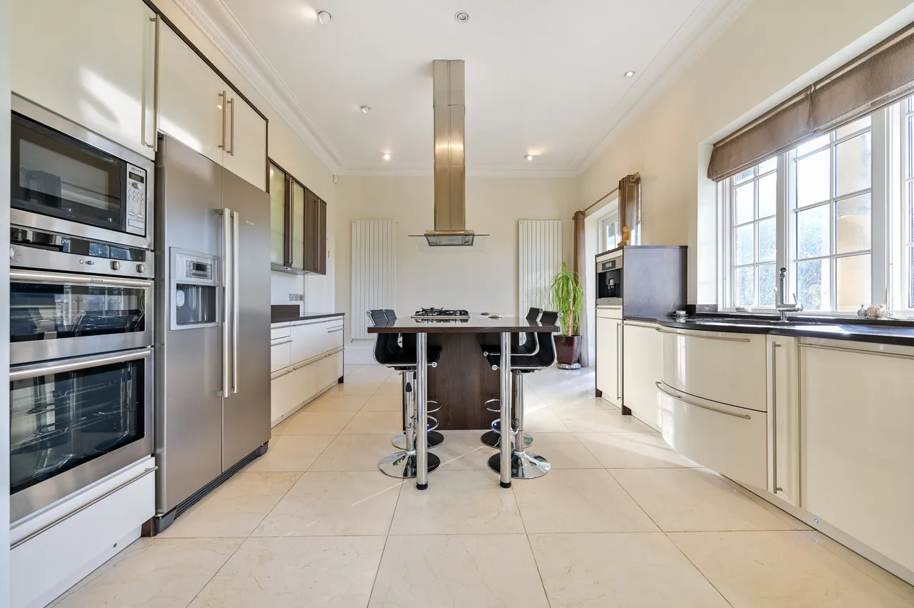 The Old Vicarage, St Marys Road, Wexham, photo 5