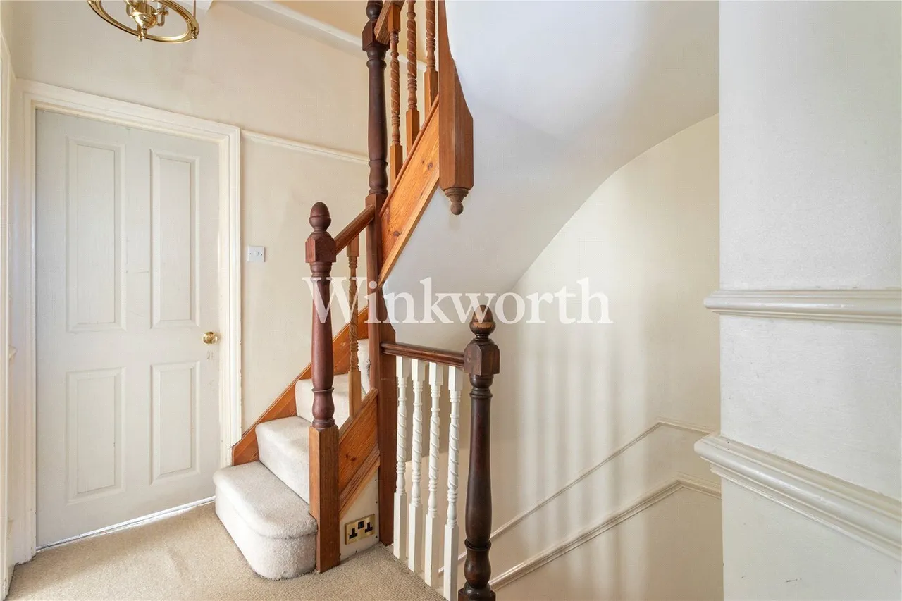 Woodberry Avenue, London, N21, photo 13