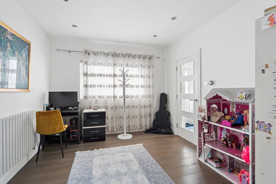 Woodford Crescent, Pinner, HA5, photo 10