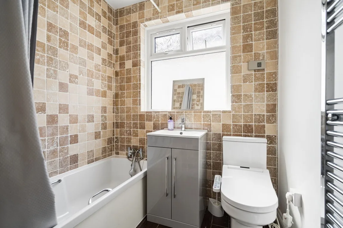 Woodford Crescent, Pinner, HA5, photo 9