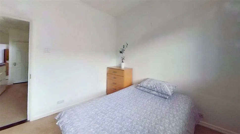 Telephone Road, Southsea, PO4, photo 5