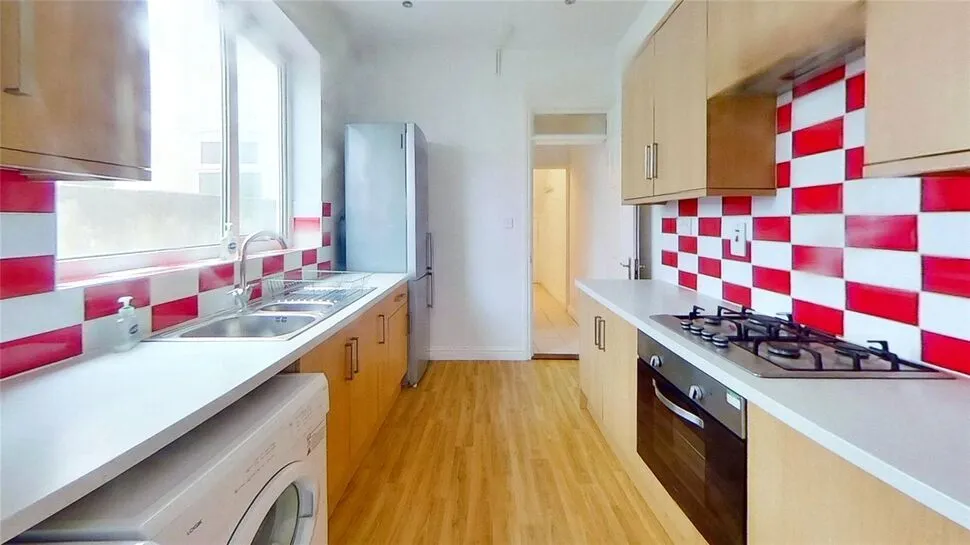 5 bed house to rent, Telephone Road, Southsea, PO4
