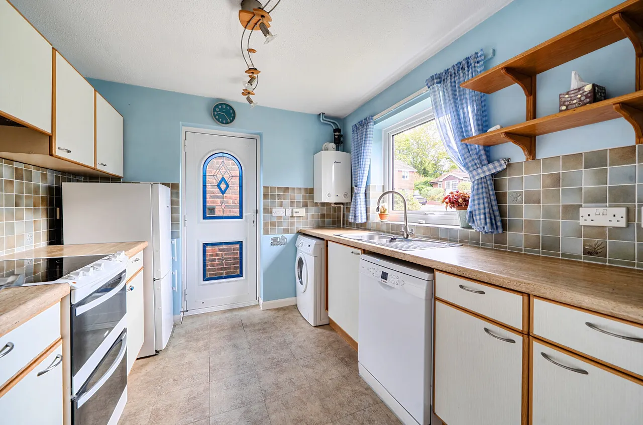 Maple Close, Alresford, SO24, photo 2