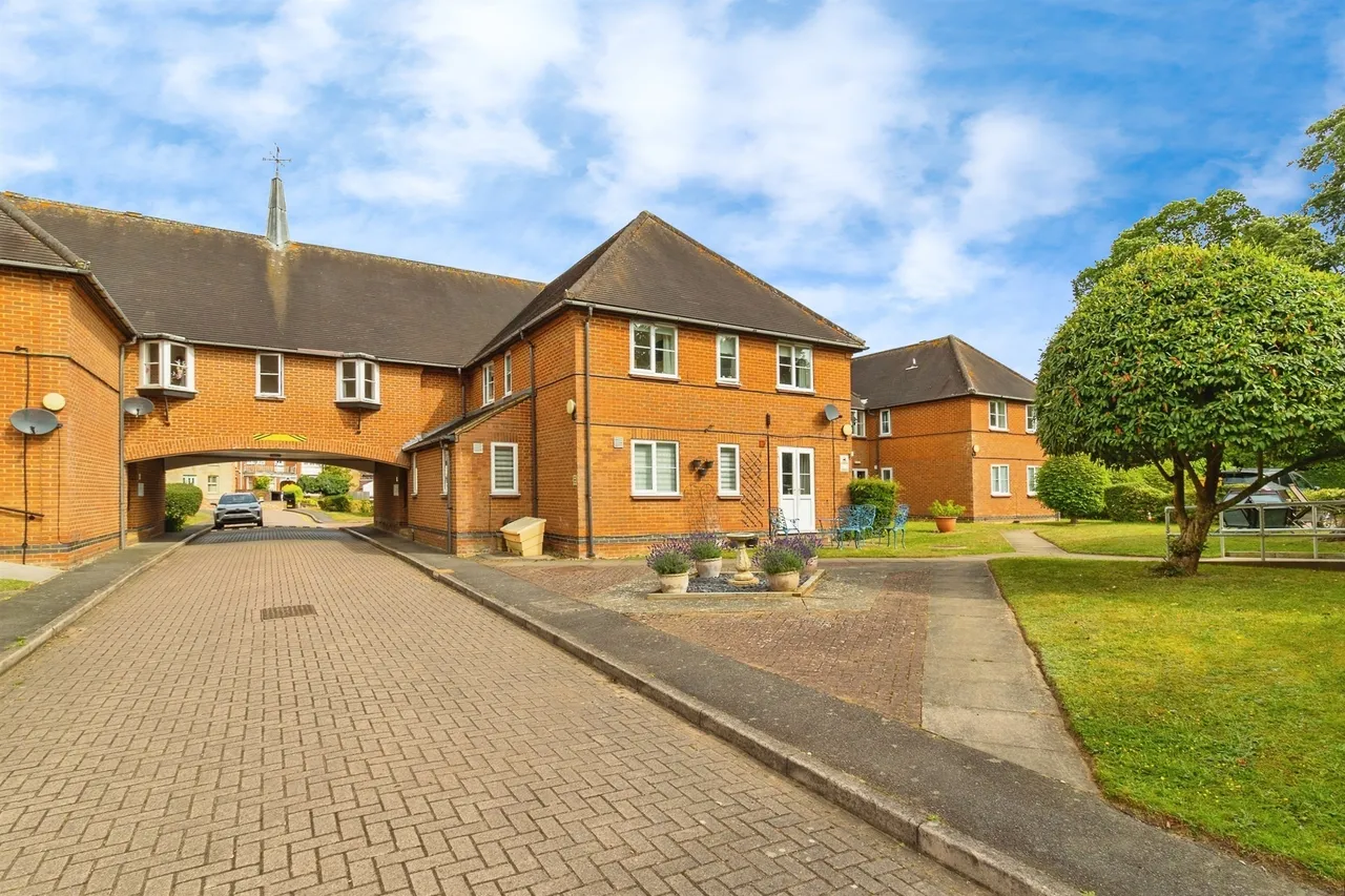 Woburn Road, Woburn Sands, MK17, photo 13