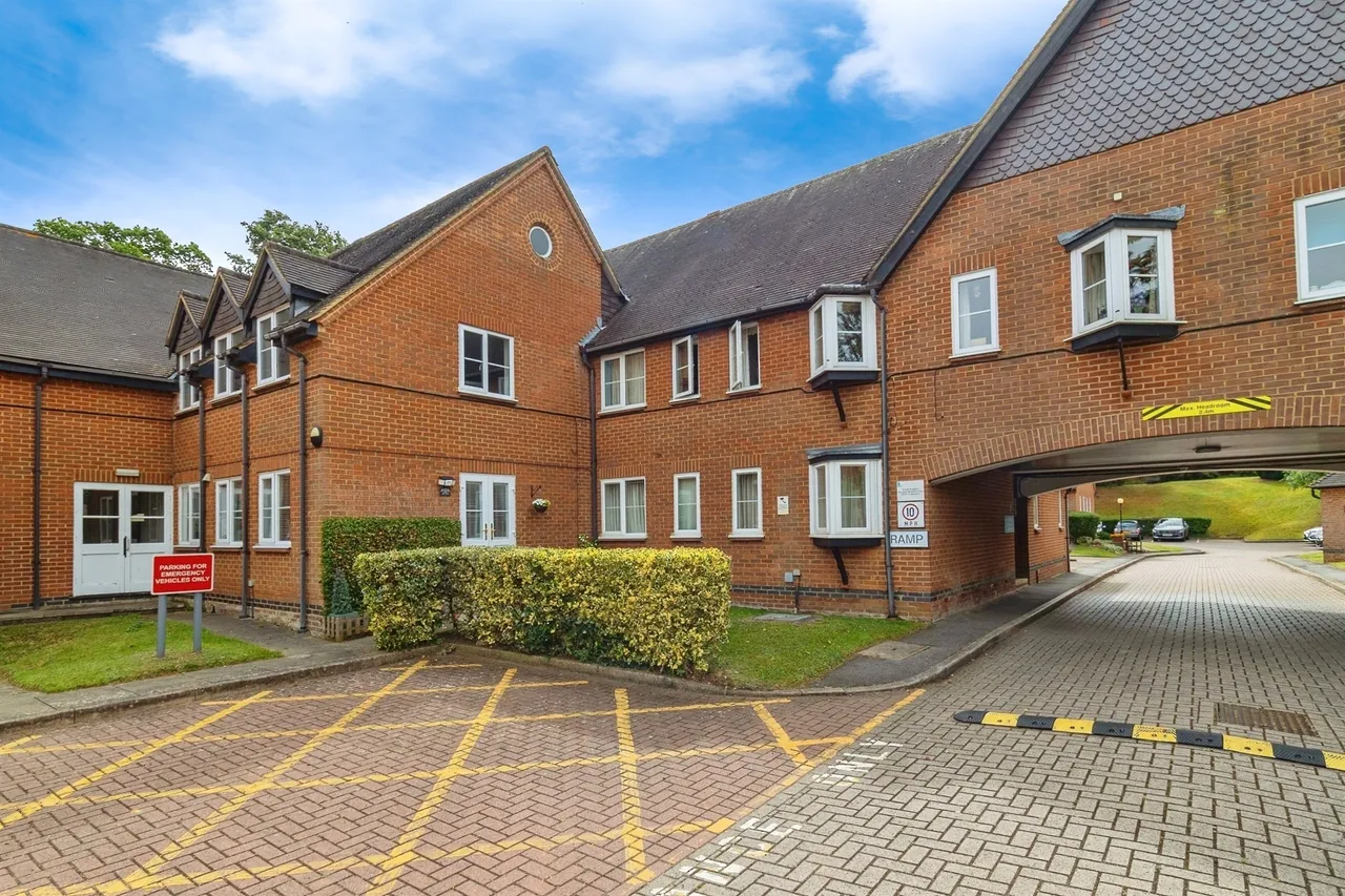 Woburn Road, Woburn Sands, MK17, photo 15