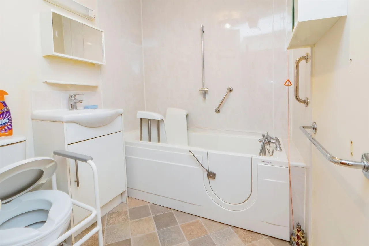 Woburn Road, Woburn Sands, MK17, photo 10