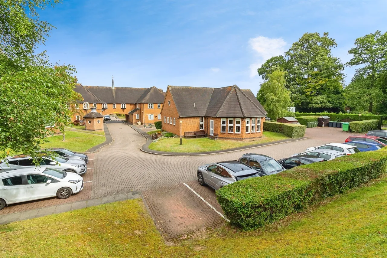 Woburn Road, Woburn Sands, MK17, photo 14
