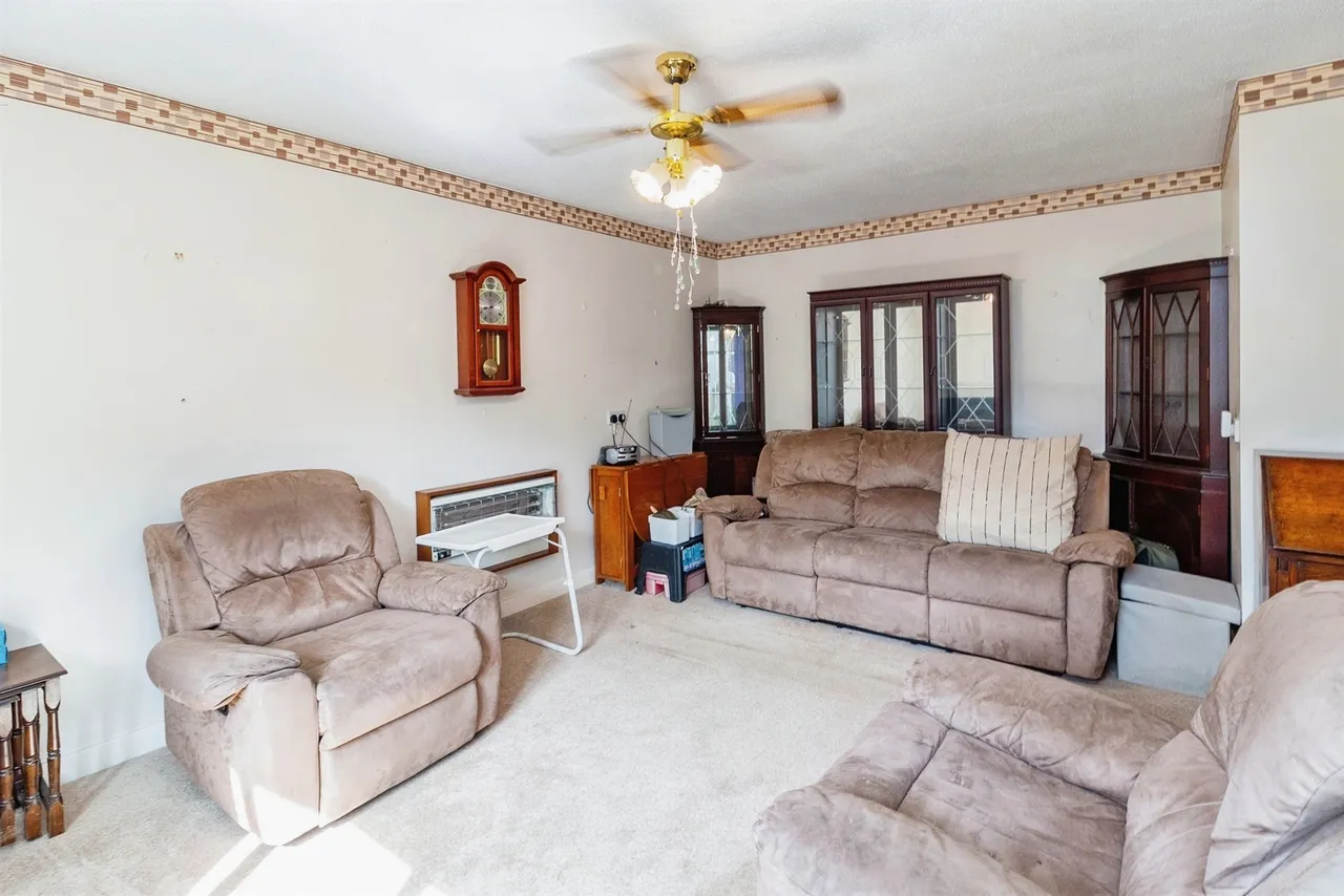 Woburn Road, Woburn Sands, MK17, photo 2