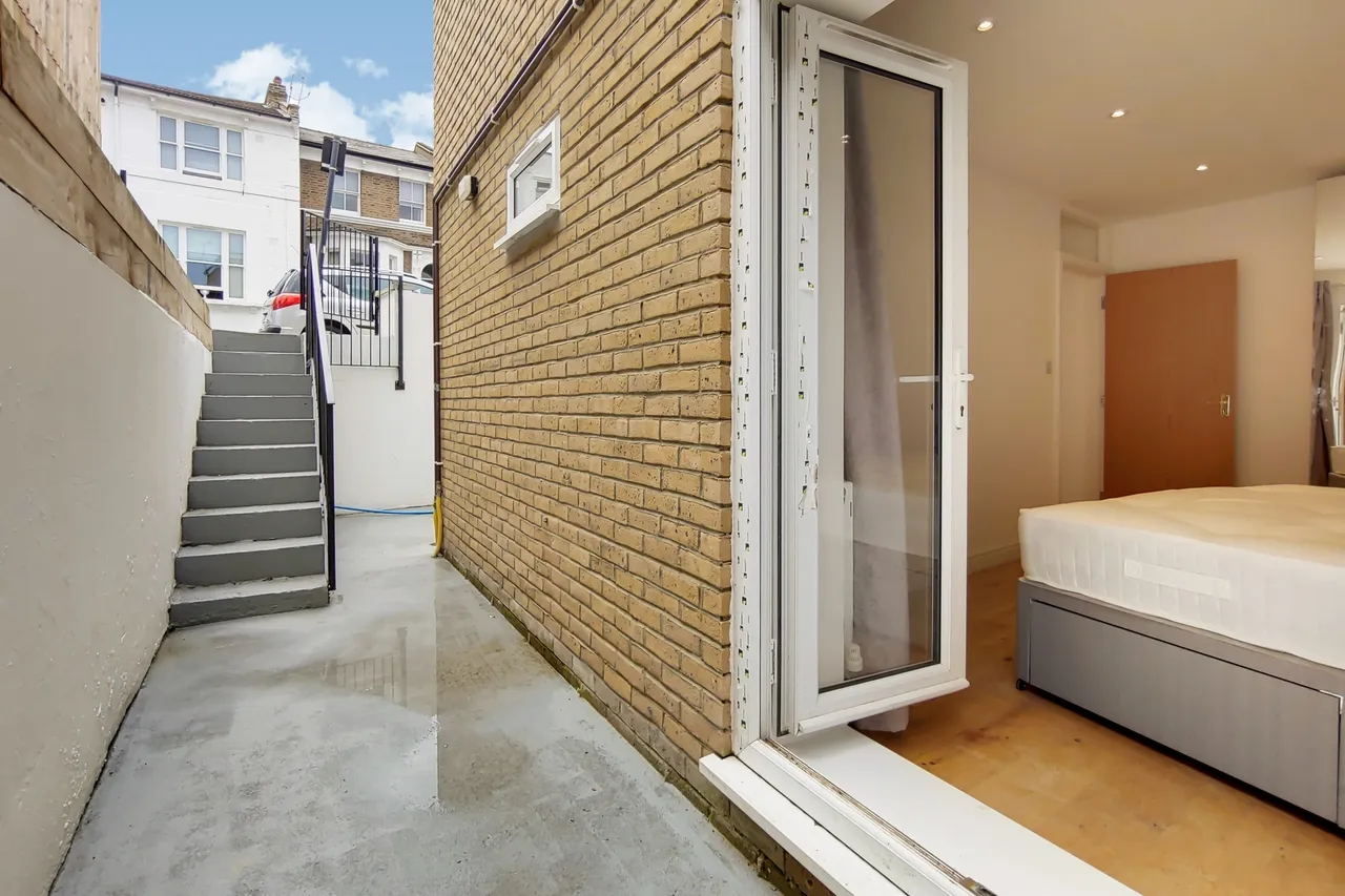 Curwen Road, Hammersmith, W12, photo 3