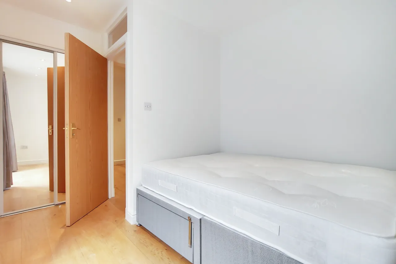 Curwen Road, Hammersmith, W12, photo 12