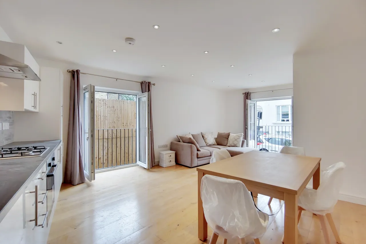Curwen Road, Hammersmith, W12, photo 2