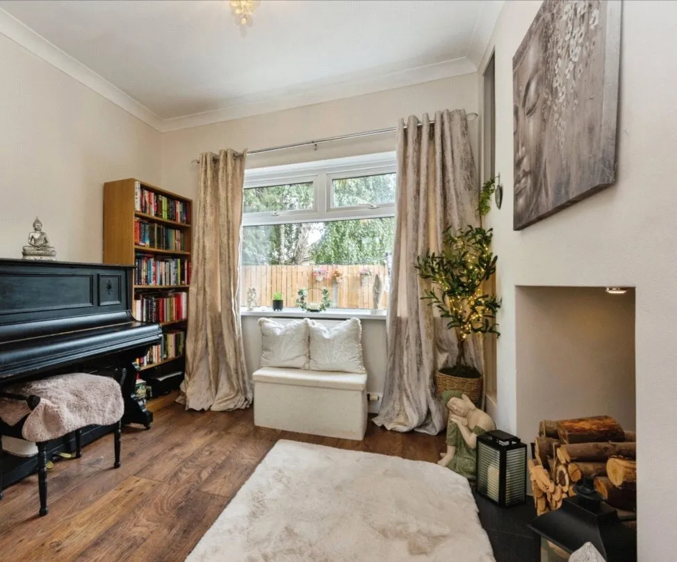 The Crescent, Bredbury, Stockport, Greater Manchester, SK6, photo 4
