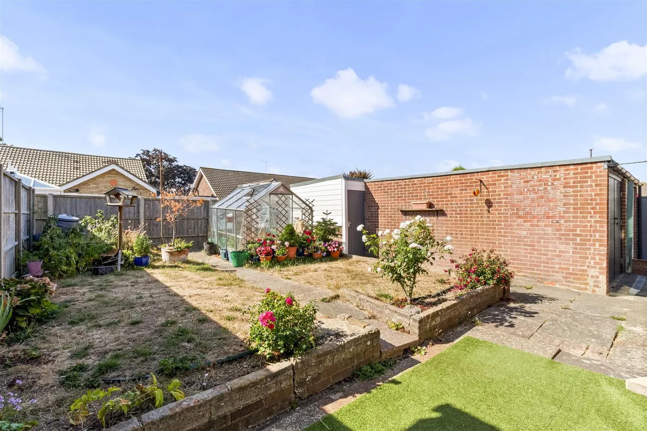 Twyford Close, Worthing, photo 13