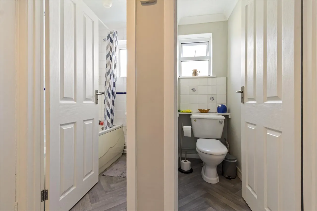 Twyford Close, Worthing, photo 14