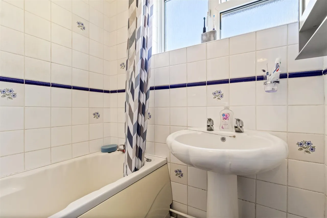 Twyford Close, Worthing, photo 12