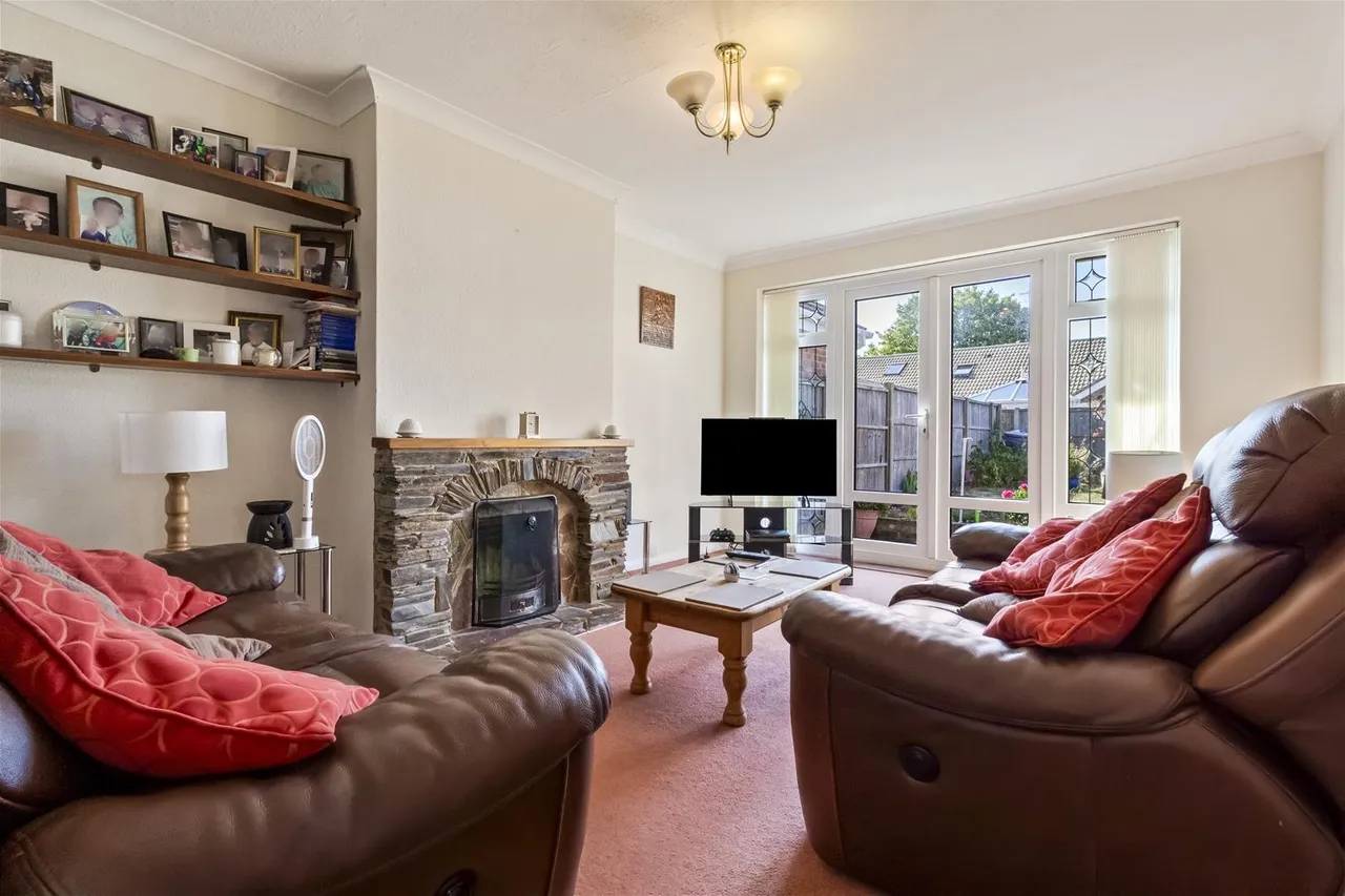 Twyford Close, Worthing, photo 2