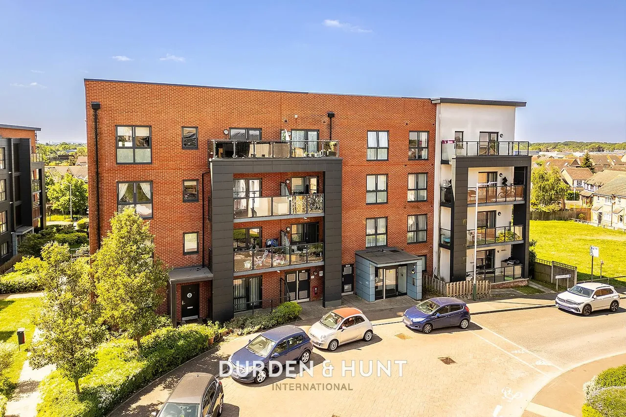 1 bed flat to rent, Firwood Lane, Romford, RM3