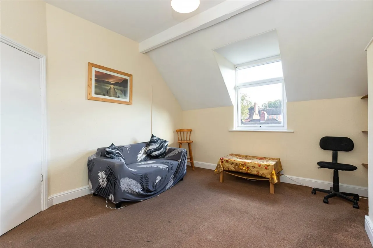 Grosvenor Gardens, Newcastle, ST5, photo 4