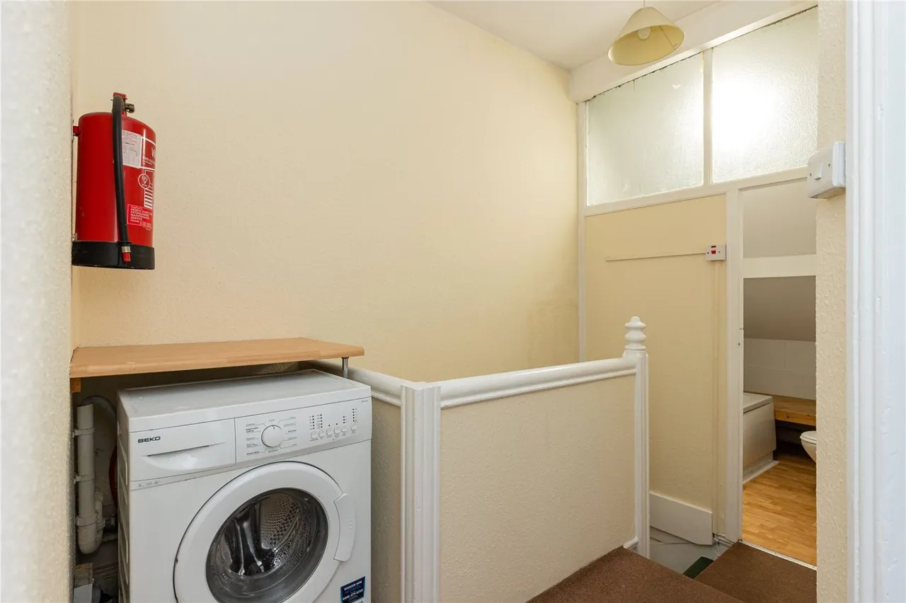 Grosvenor Gardens, Newcastle, ST5, photo 6