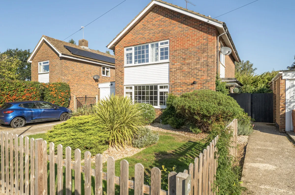 Pulborough, RH20, photo 13
