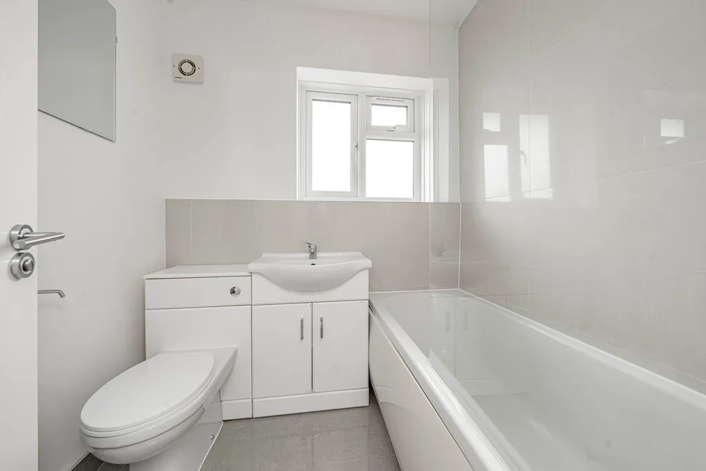 Rosemary Close, Hillingdon, UB8, photo 3