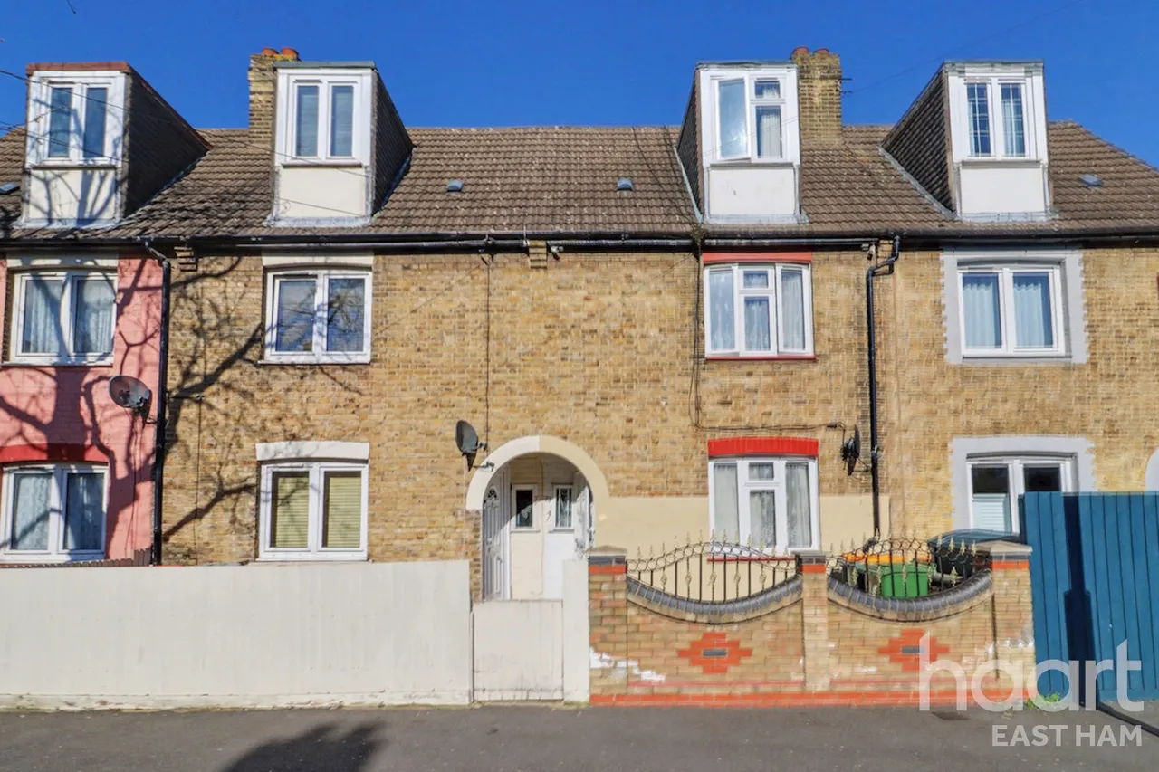 2 bed house for sale, Gooseley Lane, London, E6