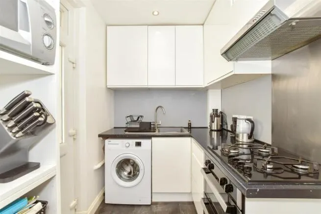 2 bed flat to rent — Newcomen Road, PORTSMOUTH