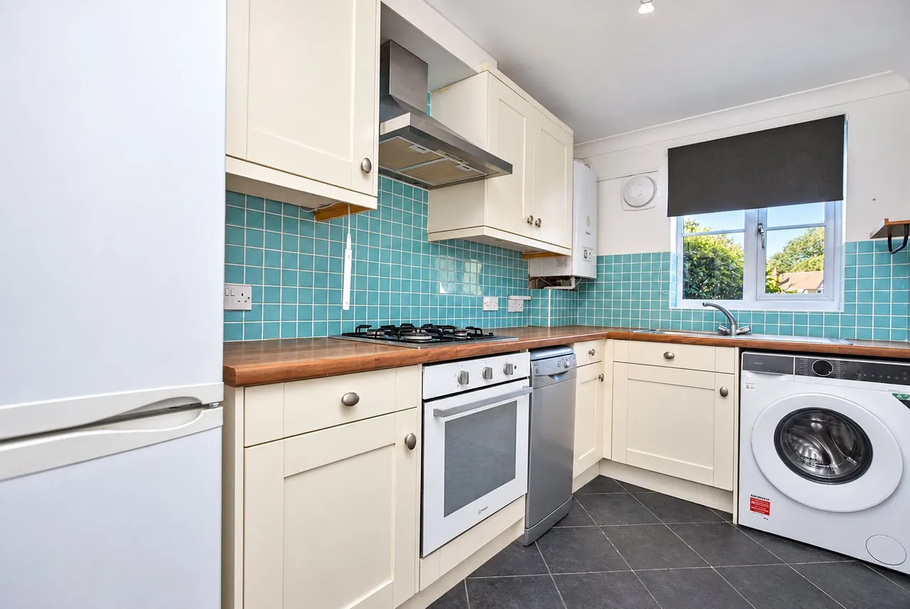 Kings Road, Shalford, GU4, photo 2