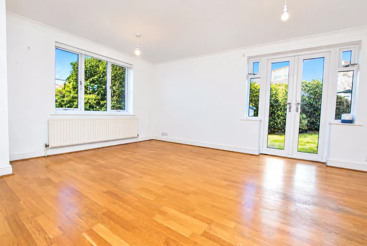Kings Road, Shalford, GU4, photo 3