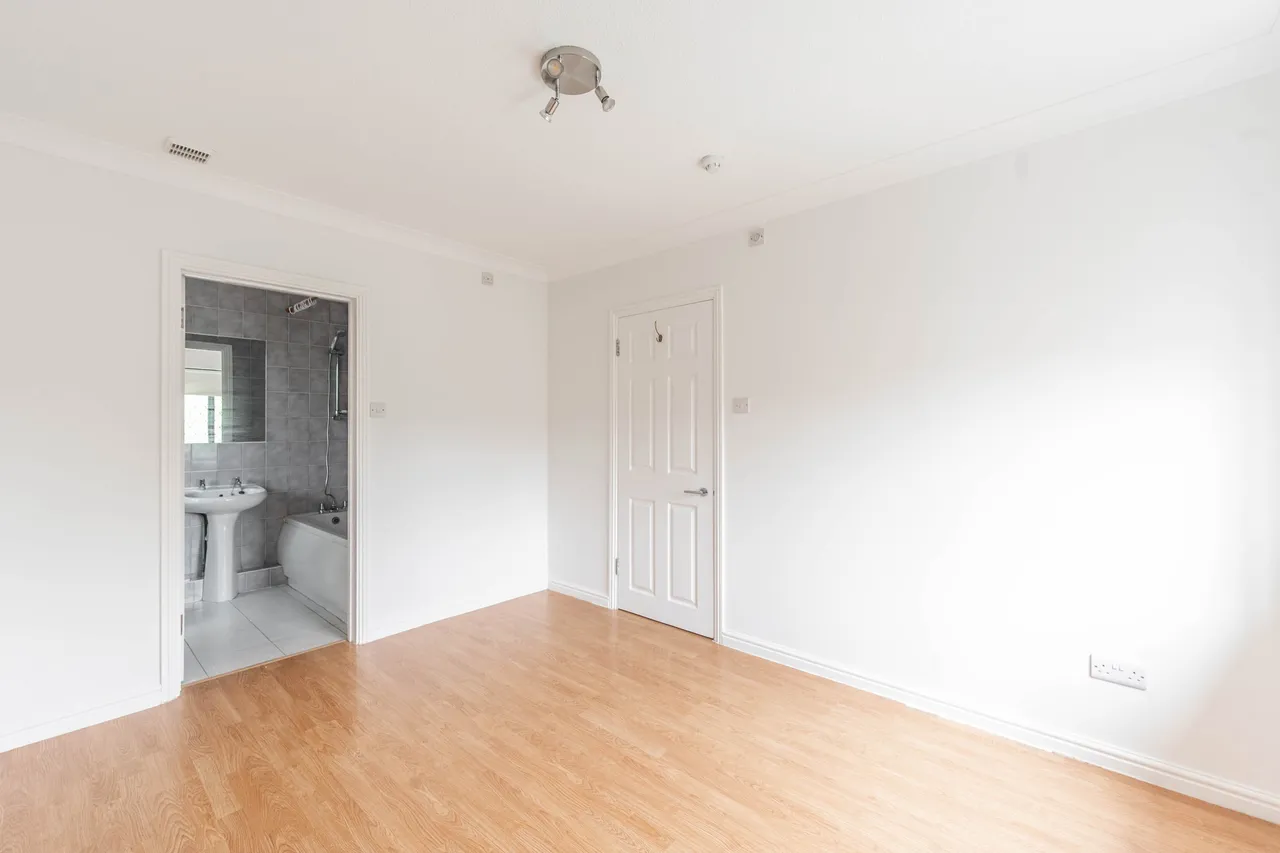 Northwood, HA6, photo 3